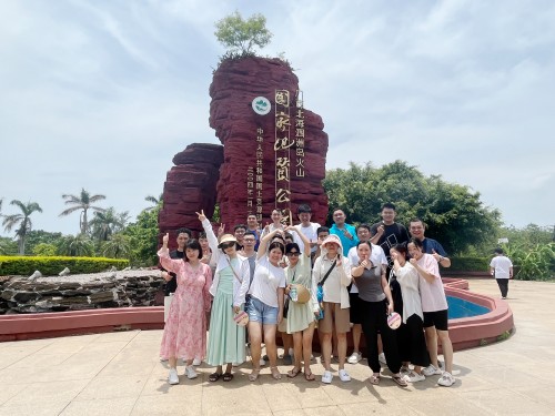 1690796271992872.jpg 团建合照_副本.jpg